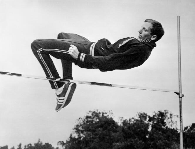 Campeón estadounidense de salto de altura Dick Fosbury, 10 de octubre de 1968, en la Ciudad de México.