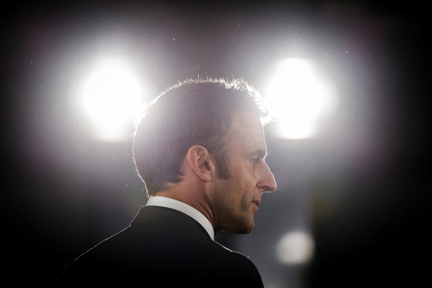 after a conclave at the Elysée, Emmanuel Macron is pushing to find a majority