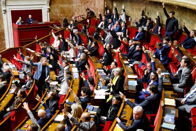 Les députés de La France insoumise (LFI) s’opposent au projet de réforme du gouvernement sur la sûreté nucléaire, à l’Assemblée nationale, à Paris, le 15 mars 2023. 