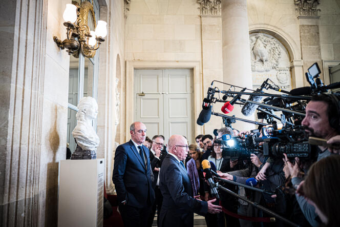 Eric Ciotti et le président du groupe Les Républicains, Olivier Marleix, dans la salle des Quatre-Colonnes, à l’Assemblée nationale, à Paris, le 16 mars 2023.