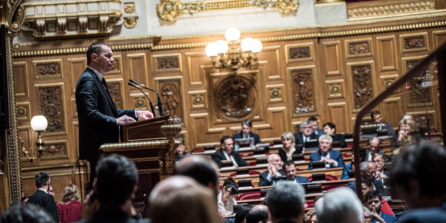 inicio de explicaciones de voto en el Senado mientras Emmanuel Macron reúne a los líderes del campo presidencial