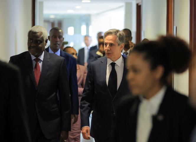 El presidente de la Comisión de la Unión Africana, Moussa Faki, y el secretario de Estado de EE. UU., Antony Blinken, en Addis Abeba el 16 de marzo de 2023.