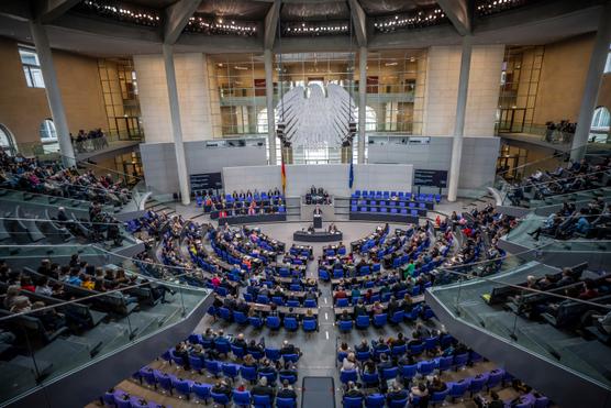 Adoptada el 17 de marzo por los parlamentarios alemanes, una nueva ley prevé limitar el número de miembros del Bundestag a 630.