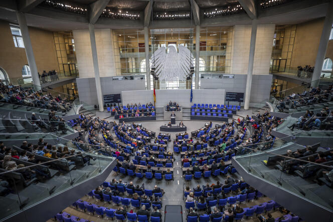 Ein neues Gesetz, das am 17. März von den deutschen Parlamentariern angenommen wurde, sieht vor, die Zahl der Bundestagsabgeordneten auf 630 zu reduzieren.