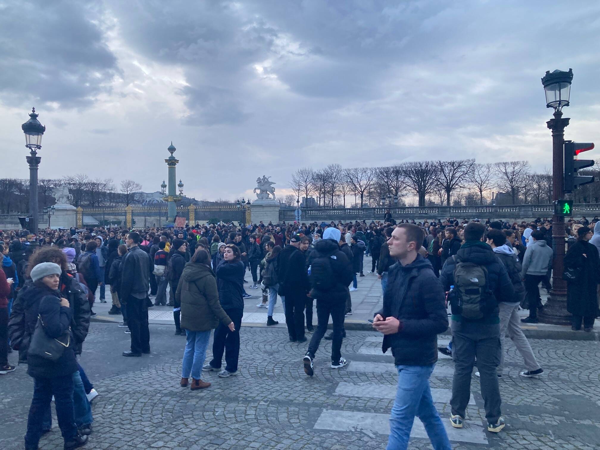 Paris : la CGT lance une action coup-de-poing devant les Galeries