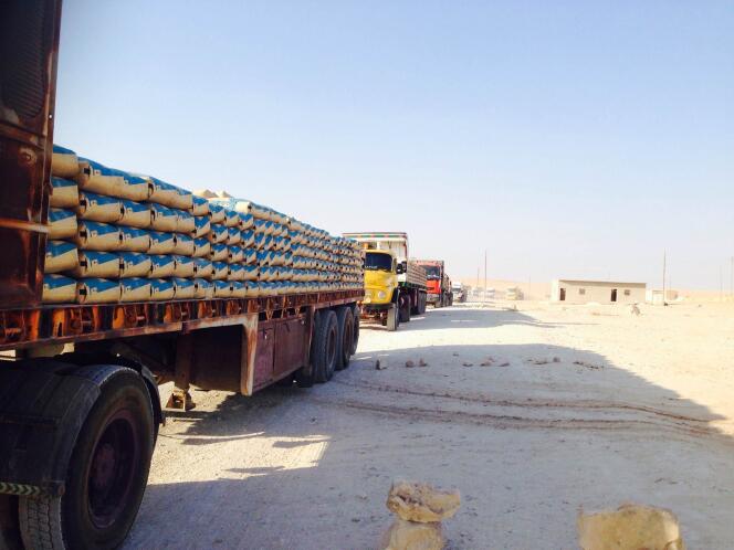 Konvoi som leverer sement til Lafarge-fabrikken i Jalabiya, Syria, mellom 2013 og 2014.