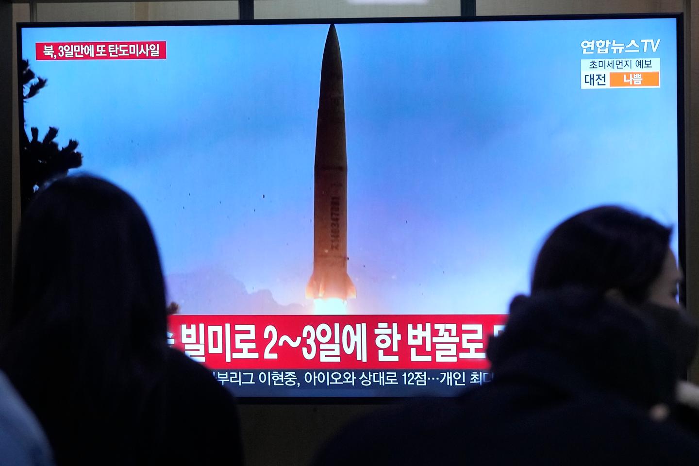 El líder norcoreano, Kim Jong-un, «satisfecho» con el «contraataque nuclear» simulado