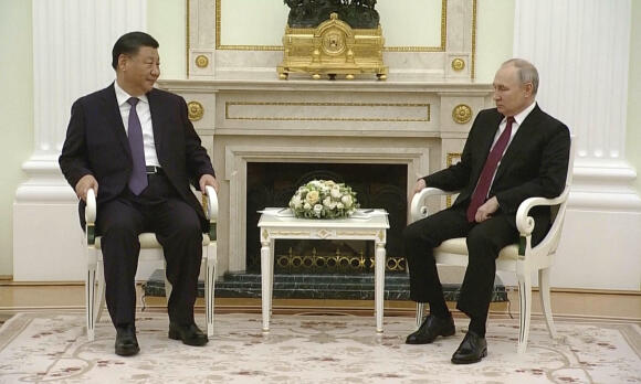 Xi Jinping et Vladimir Poutine à Moscou, lundi 20 mars 2023. (Russian Pool via AP)
