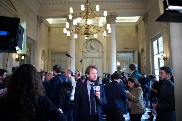 Boris Vallaud (PS) s’apprête à parler sur France 2, Assemblée nationale, Paris le 20 mars 2023.