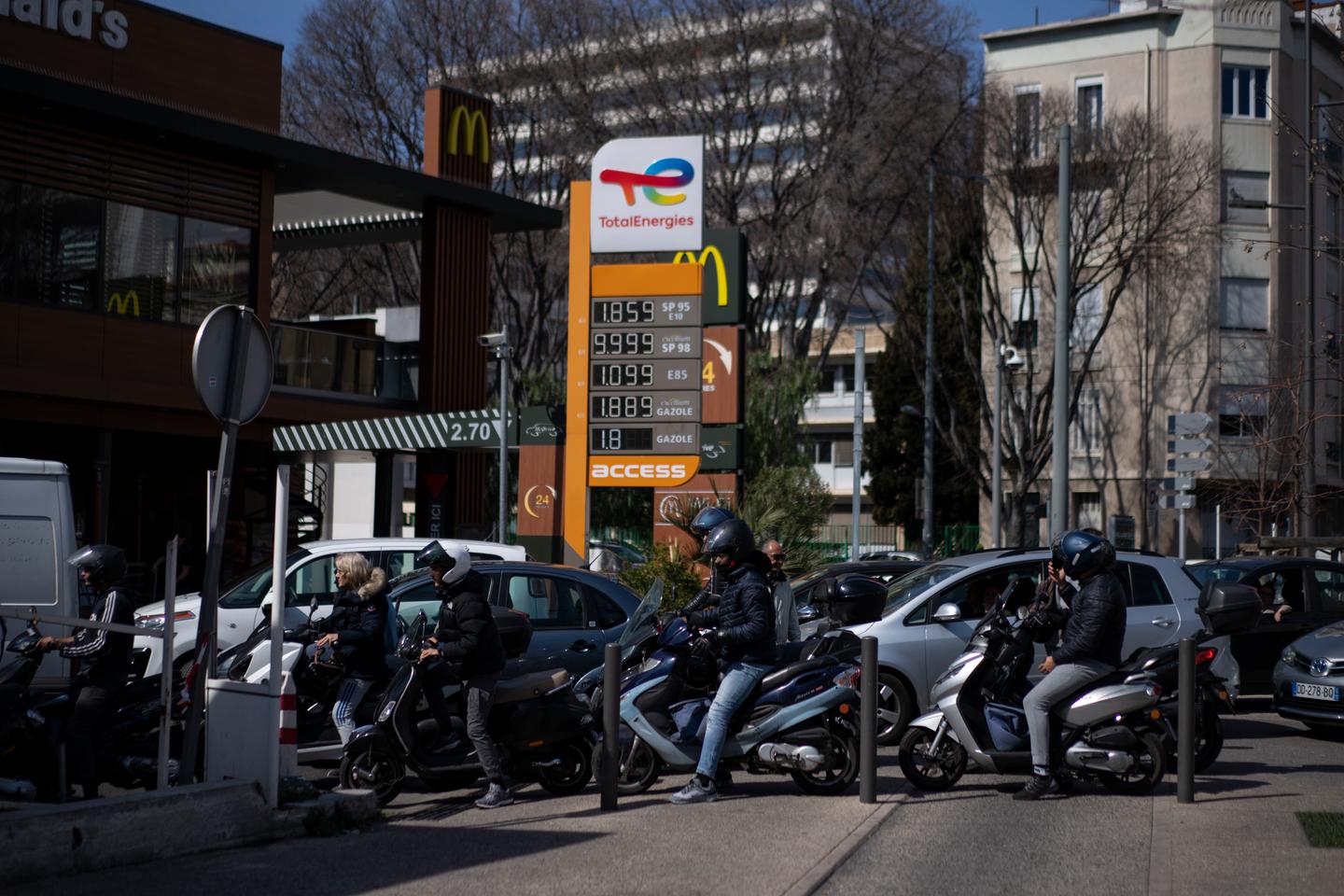 Les prix de l’essence au plus bas depuis plus de trois ans, selon des données ministérielles