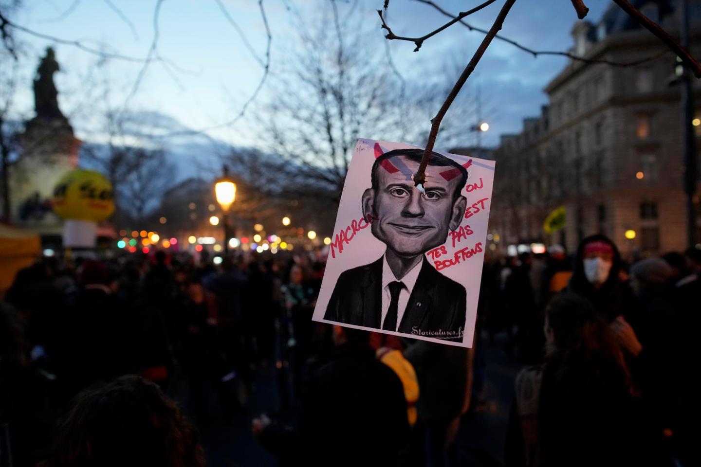 Emmanuel Macron wants to “listen to anger”, but rejects the “legitimacy” of the “crowd”