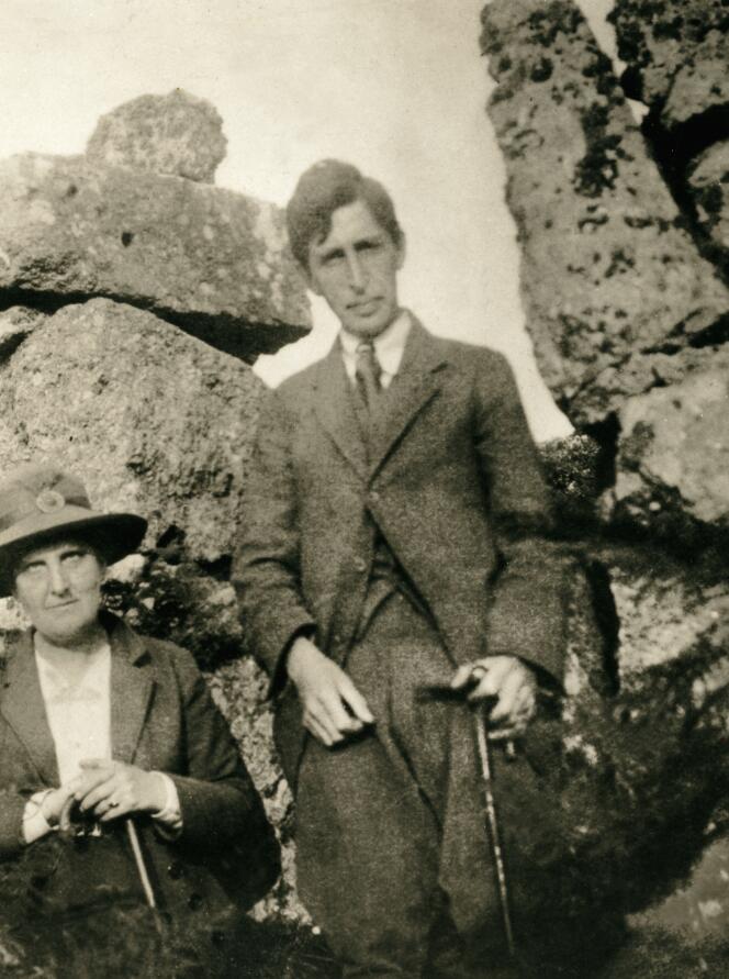 British writer and publisher Leonard Woolf with Margaret Llewelyn Davies, in 1916.
