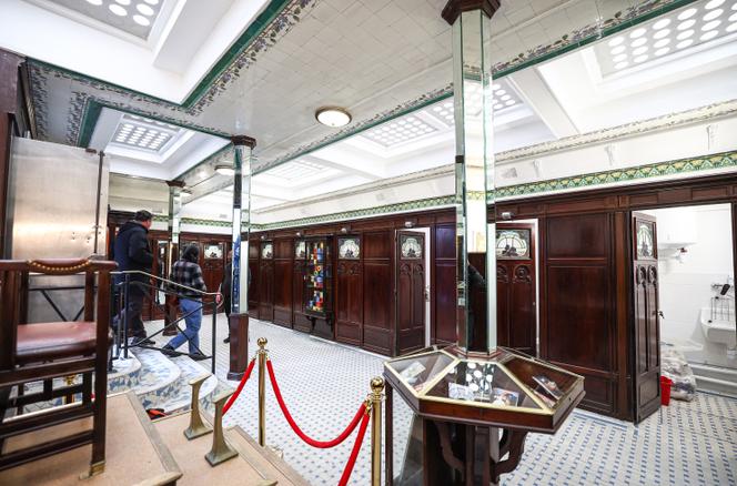 After twelve years of closure, the Madeleine public toilets reopened in Paris on February 20, 2023.  It is an Art Nouveau work of the Porcher establishments, dating back to 1905 and listed as a historic monument in 2011.