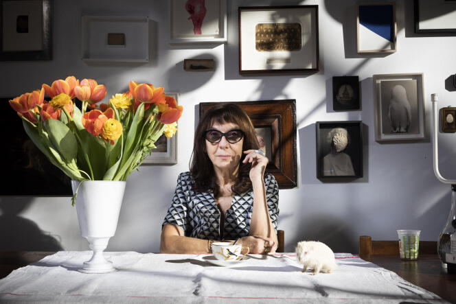 L’artiste et photographe française Sophie Calle, photographiée chez elle, à Malakoff (Hauts-de-Seine), le 18 janvier 2022. 
