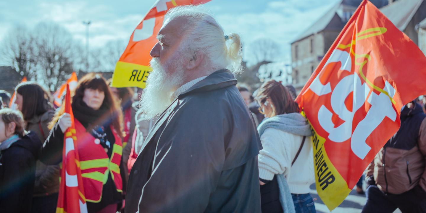 Réforme des retraites, en direct : à Rennes, la manifestation des marins-pêcheurs dégénère