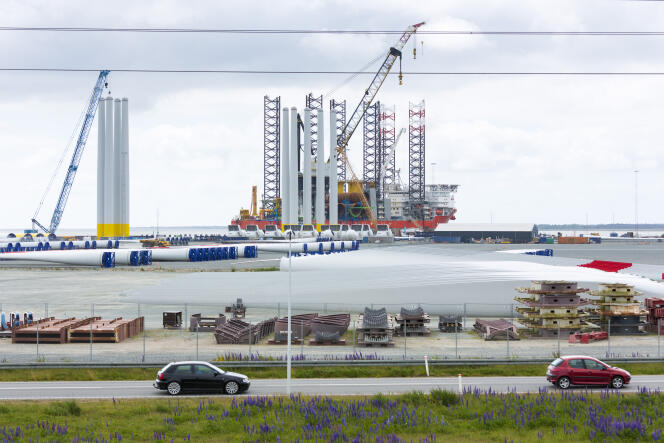 Turbines d’éoliennes en construction dans le port d’Esbjerg (Danemark), le 16 juin 2015.