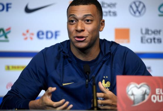 El nuevo capitán de la selección francesa de fútbol, Kylian Mbappé, en rueda de prensa, el jueves 23 de marzo, en el Stade de France.