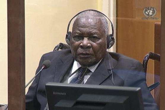 Félicien Kabuga en La Haya, 29 de septiembre de 2022, sigue los debates del Mecanismo de las Naciones Unidas responsable de llevar a cabo los últimos juicios del Tribunal Penal Internacional para Ruanda (ICTR).
