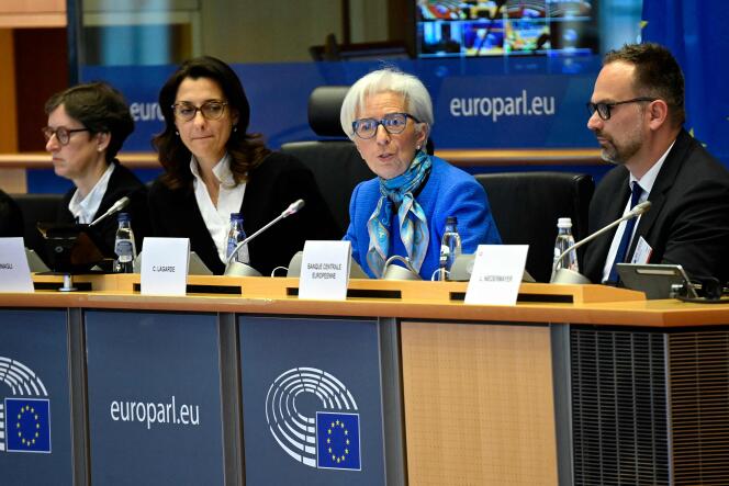 La presidenta del Banco Central Europeo, Christine Lagarde (centro), en Bruselas el 20 de marzo de 2023.