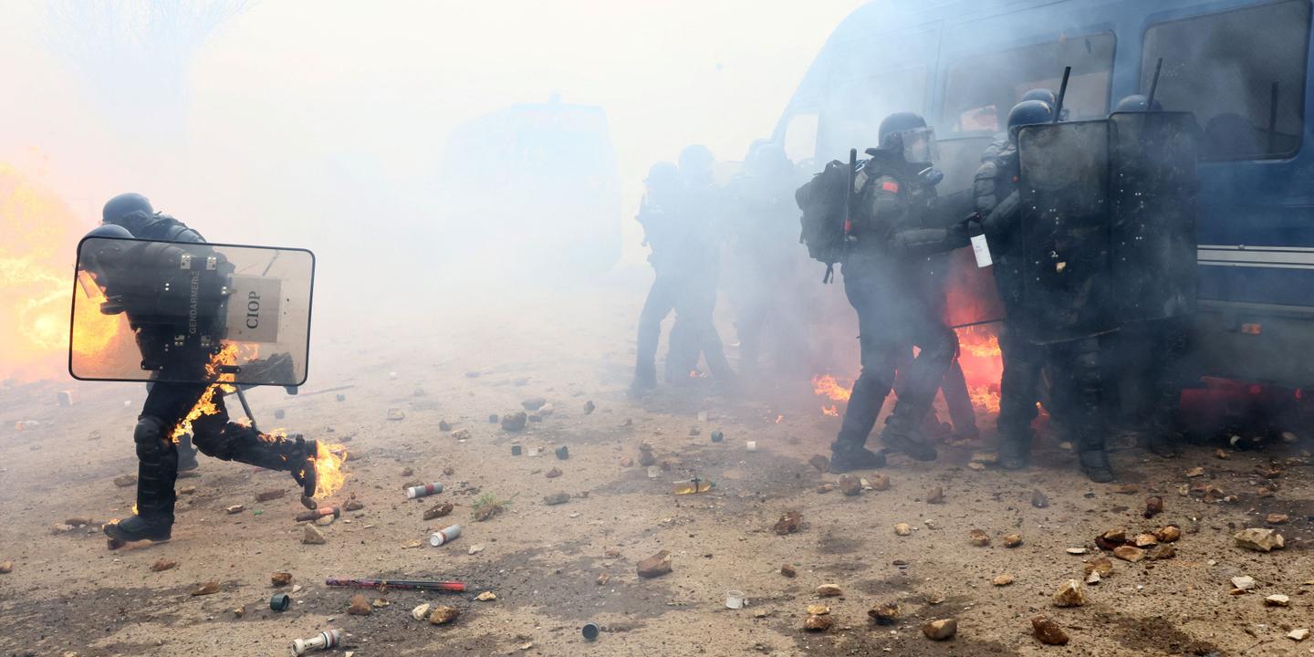 en Sainte-Soline, 35 heridos, incluidos 5 en emergencia absoluta según la fiscalía;  organizadores cuentan «no menos de 200» manifestantes heridos