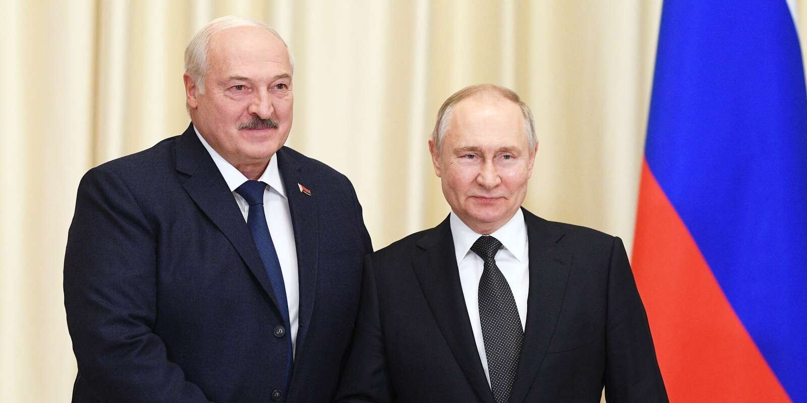 Le président biélorusse Alexandre Loukachenko avec Vladimir Poutine, à la résidence d’Etat de Novo-Ogarovo, à l’extérieur de Moscou, le 17 février 2023.