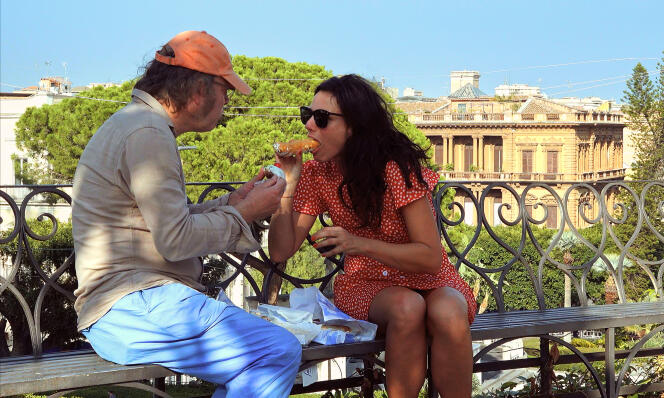 Jean-Philippe (Philippe Katerine) et Sophie (Sophie Letourneur) dans « Voyages en Italie », de Sophie Letourneur.
