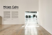Vue de l’exposition « Ma pensée sérielle » de Miriam Cahn, au Palais de Tokyo, en 2023.