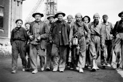 Photo non datée d’ouvriers d’une mine de charbon, à Lens (Pas-de-Calais), dans le nord de la France.