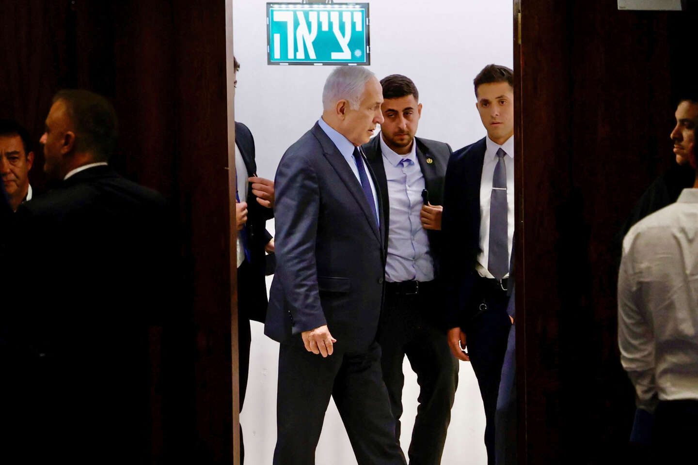 Angesichts der Wut auf der Straße kündigte der israelische Premierminister eine „Pause“ bei der umstrittenen Reform an, ohne sie aufzugeben.