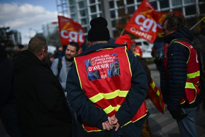 Manifestación de apoyo a los ex empleados de RTE en la apelación de la CGT, ante el Tribunal Penal de París, 28 de febrero de 2023. 