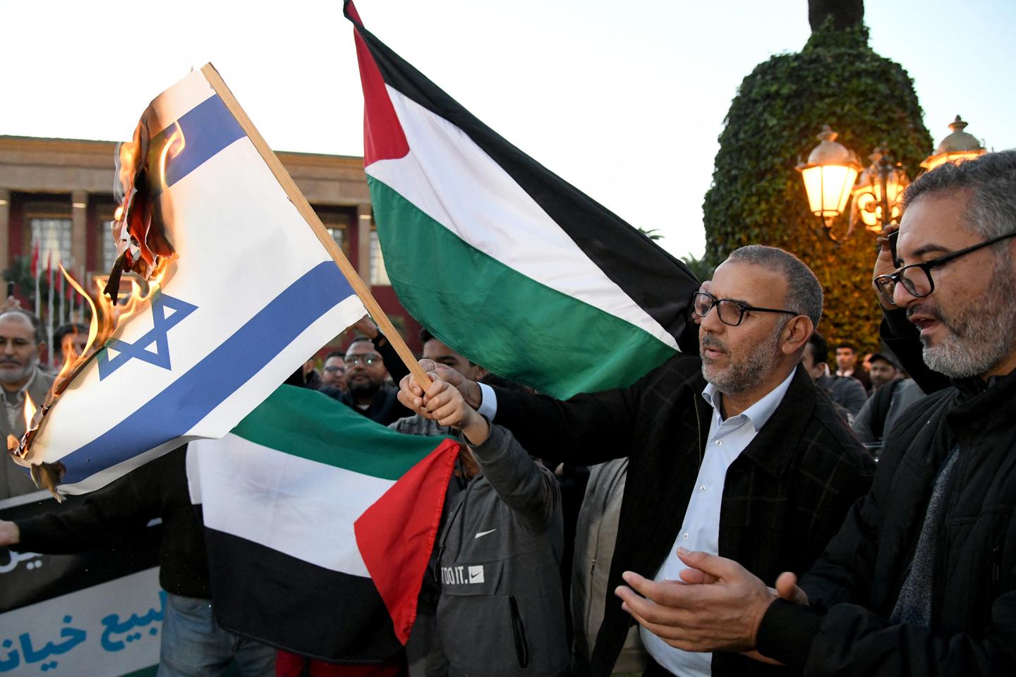 S’allier avec Israël sans abandonner les Palestiniens, un dilemme marocain