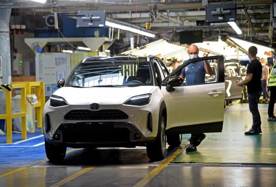 Una línea de producción de Toyota Yaris en la fábrica de Onnaing (Norte), 12 de julio de 2021.