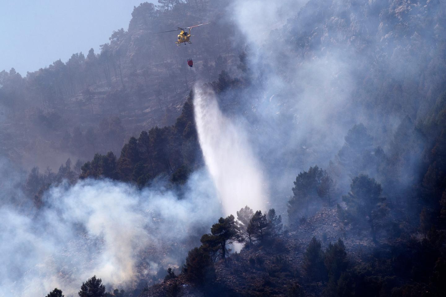 In Spain, a hundred arson attacks are now under control