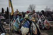 Parents gather at their son's grave in Butcha (Ukraine) on March 31, 2023.