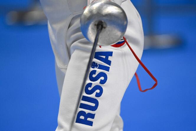 Un atleta ruso participa en la competencia internacional de esgrima 'La Copa de la Amistad' en la ciudad rusa de Kazan, en el Volga, el 31 de marzo. 