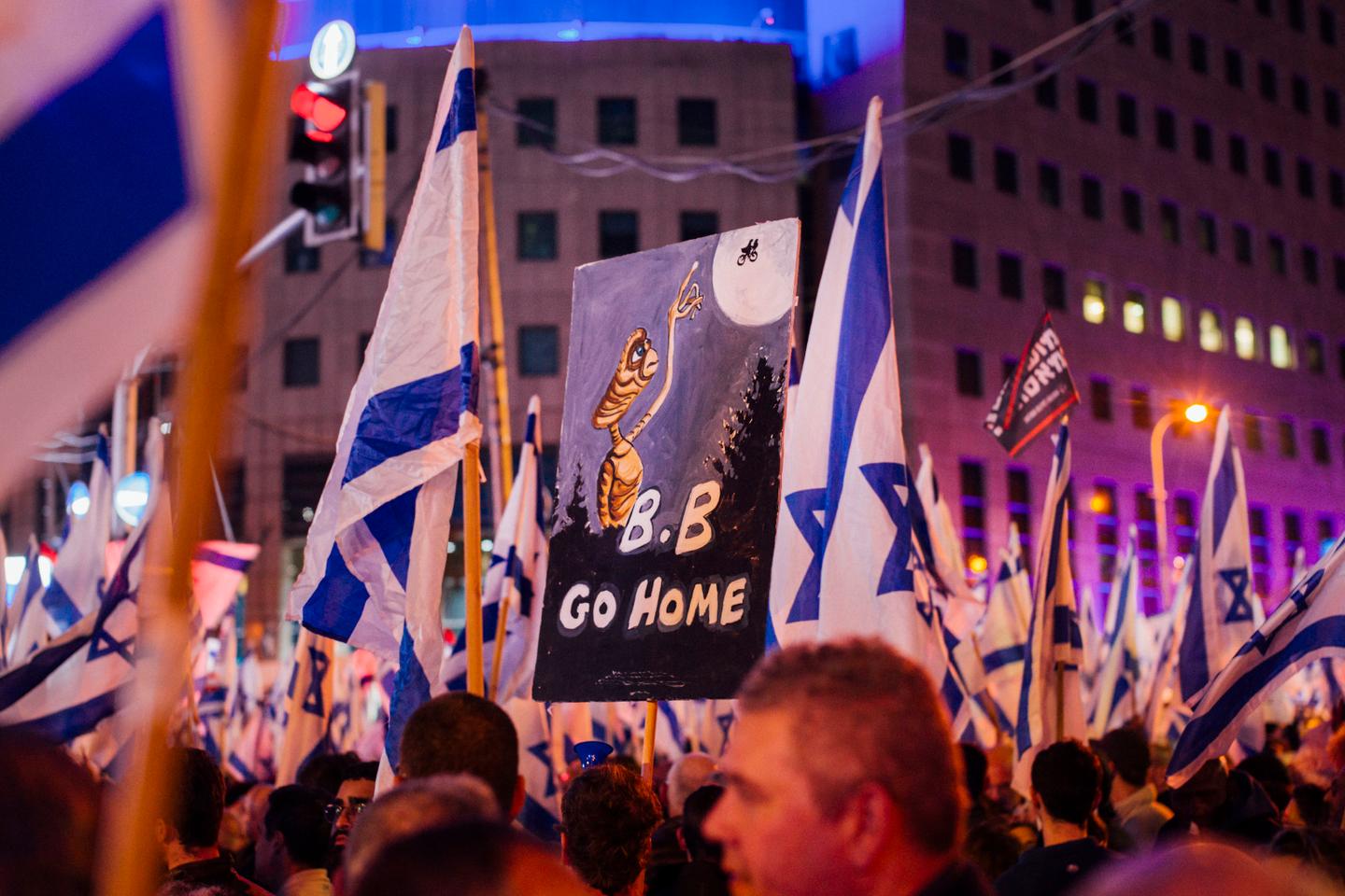 « A l’intérieur d’Israël, Benyamin Nétanyahou frise la guerre civile. A