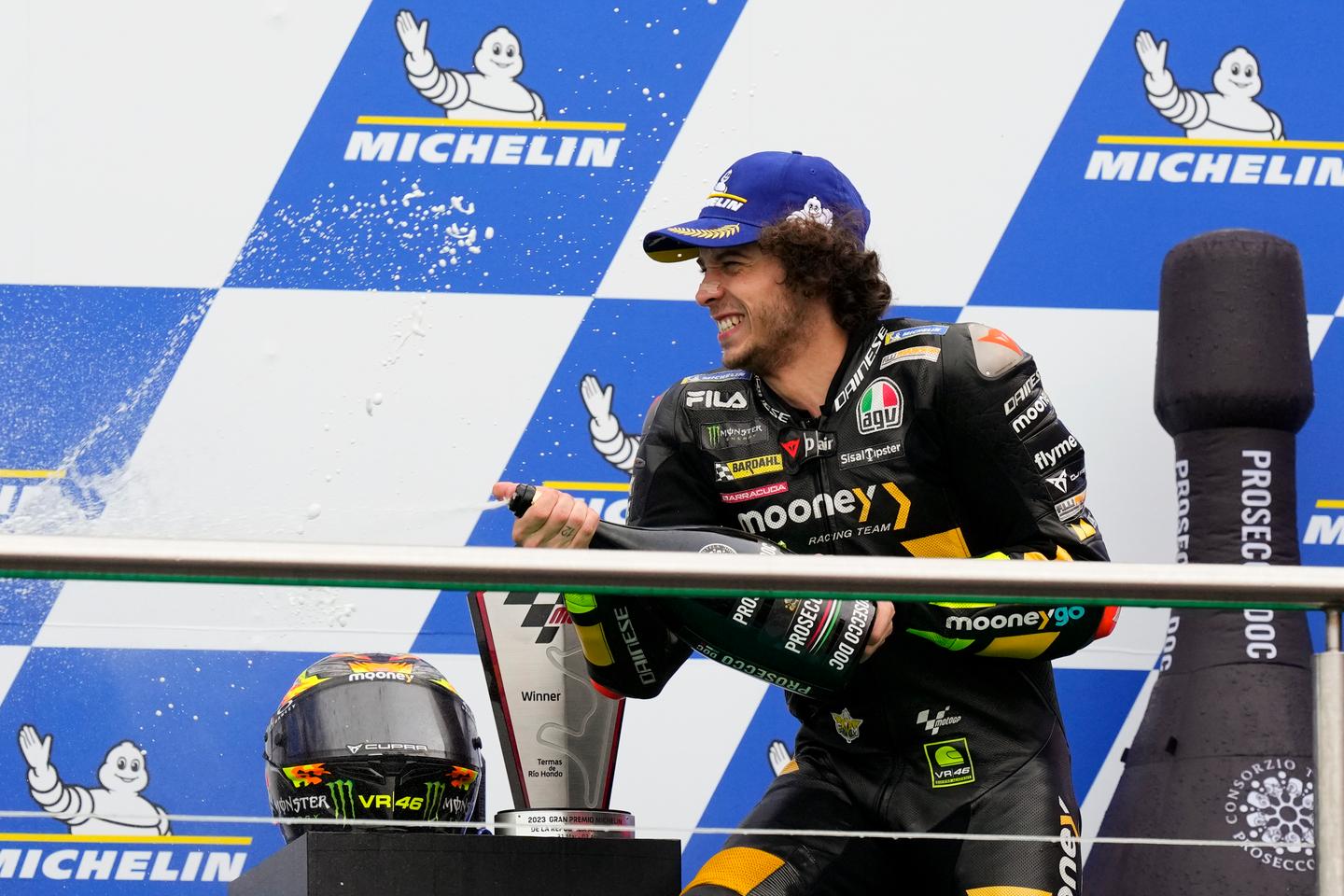 Marco Bezzecchi gana en Argentina por delante del francés Johann Zarco