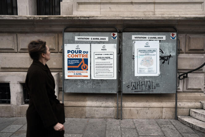 Frente al ayuntamiento del distrito 10 de París, 2 de abril de 2023.