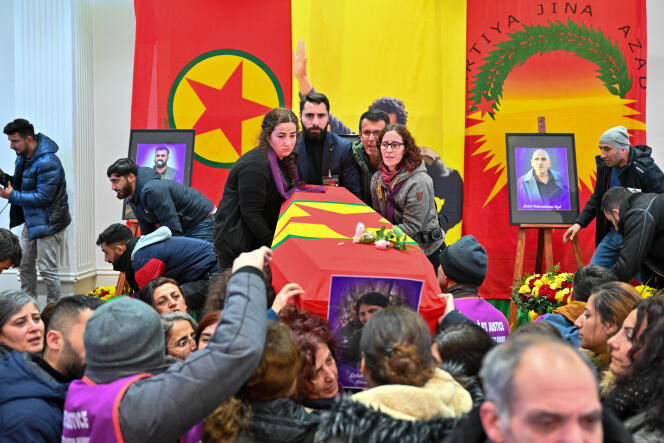 En Villiers-le-Bel (Val-d'Oise), el 3 de enero de 2023, durante la ceremonia en homenaje a los tres kurdos asesinados en París el 23 de diciembre de 2022.