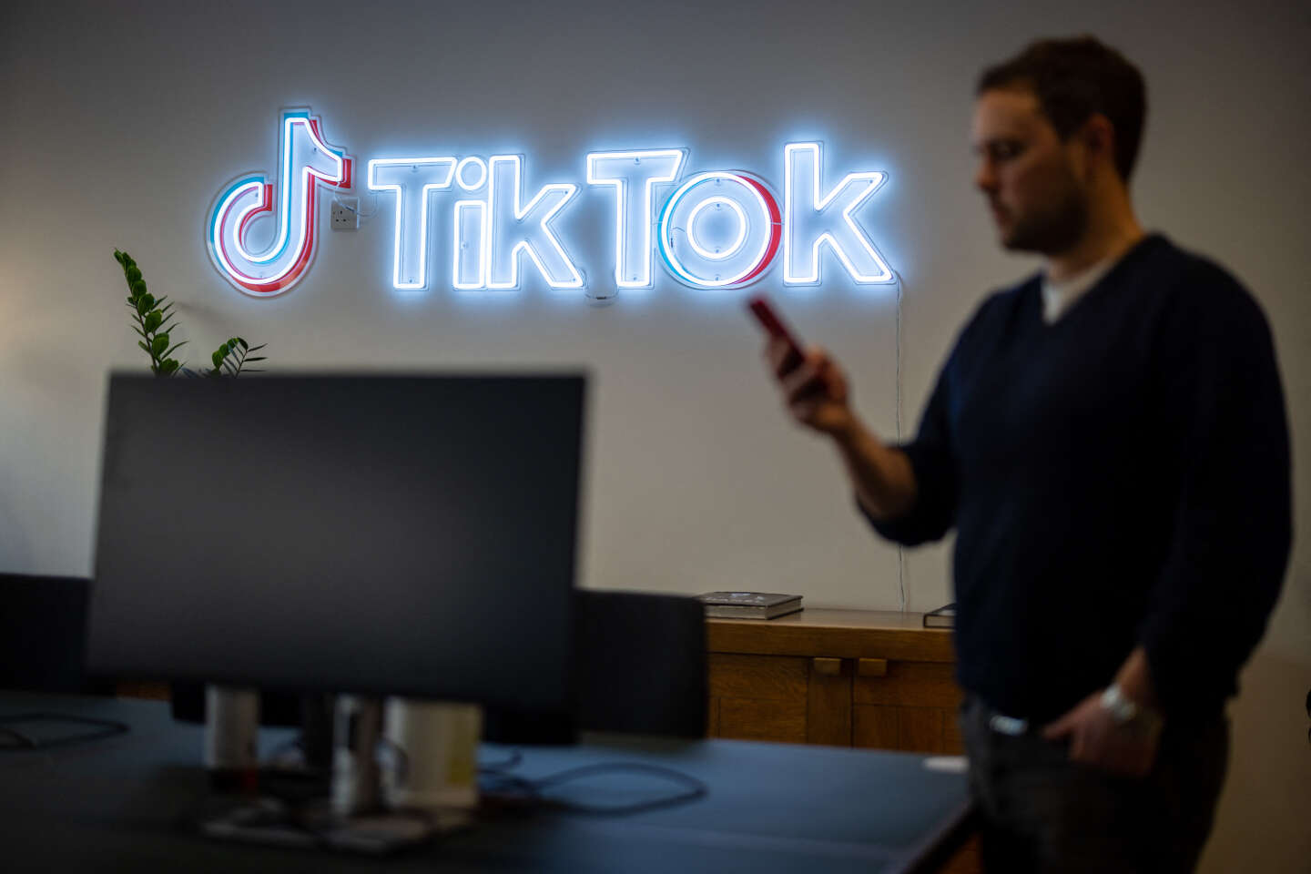 Shorts vs. TikTok: How Google is Taking on ByteDance's