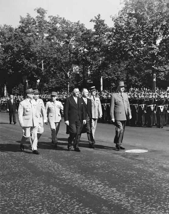 Georges Pompidou, Pierre Messmer et Charles de Gaulle, en 1963.