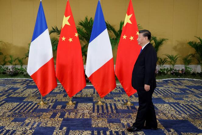 Il presidente cinese Xi Jinping prima di un incontro con Emmanuel Macron al G20 di Bali (Indonesia), 15 novembre 2022.
