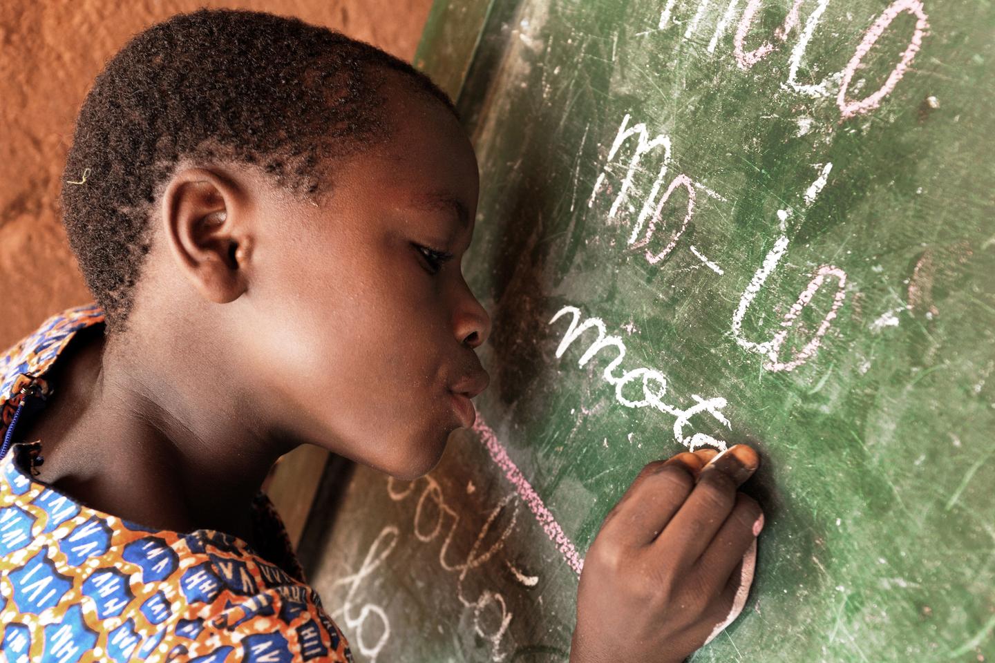 Kossi Efoui prolonga el canto de la madre