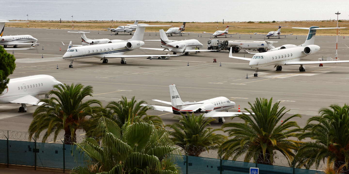 Climat : les députés écologistes veulent interdire les vols en jet privé  pour « ramener les riches sur terre »