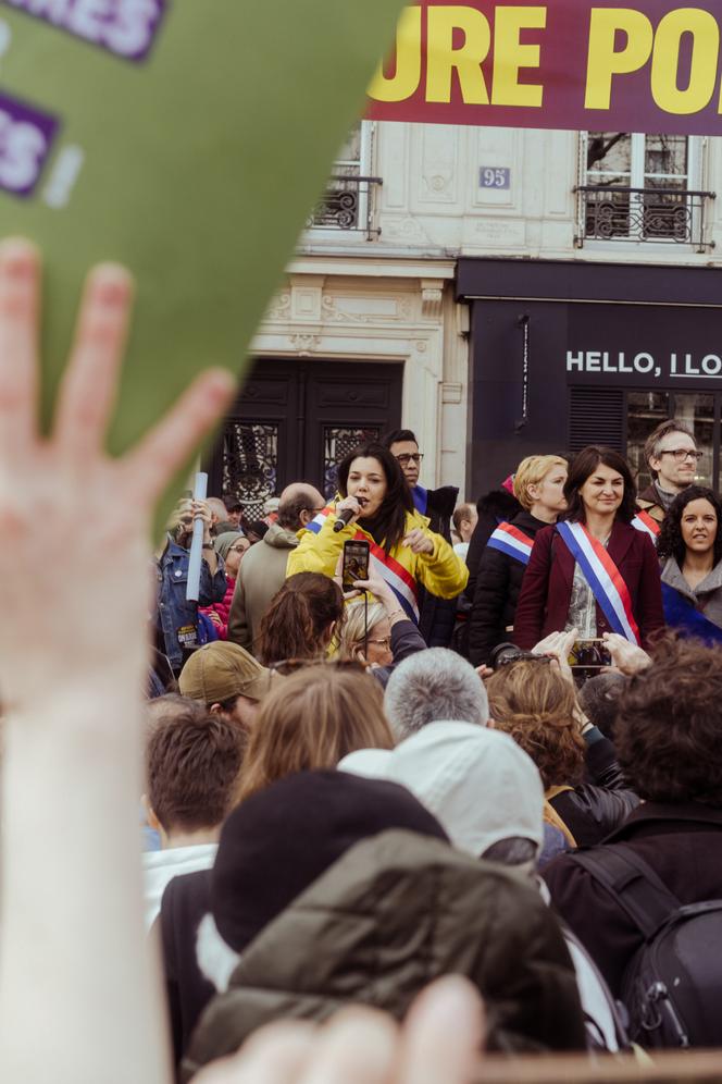 Diputados de LFI, incluida Sophia Chikirou, durante el día de movilización contra la reforma de las pensiones, París Francia 23 de marzo de 2023