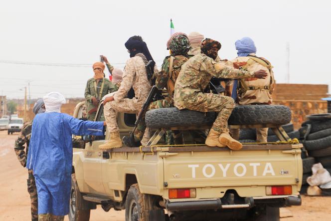 Combatientes de la Coordinación de Movimientos de Azawad (CMA) patrullan la ciudad durante el Congreso por la fusión de movimientos, en Kidal (Malí), el 28 de agosto de 2022.