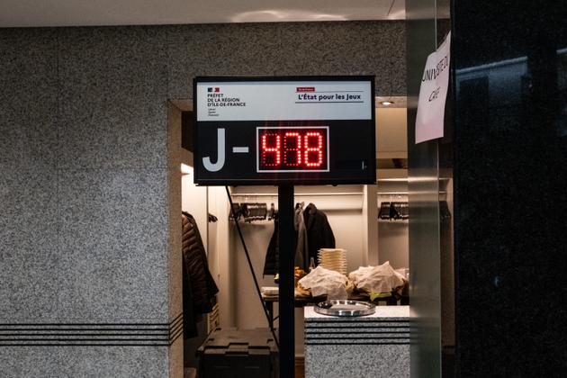 Décompte des jours avant les JOP lors de la matinée « Parcours Prij » de rencontre autour des postes à pourvoir en vue des Jeux Olympiques et Paralympiques 2024 dans la Préfécture Ile-de-France, le 5 avril 2023.
