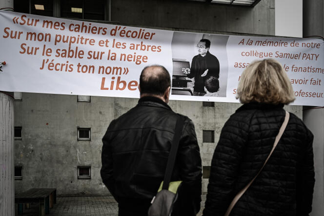 Una pancarta en homenaje a Samuel Paty, en el instituto François-Magendie de Burdeos, el 2 de octubre de 2020. 