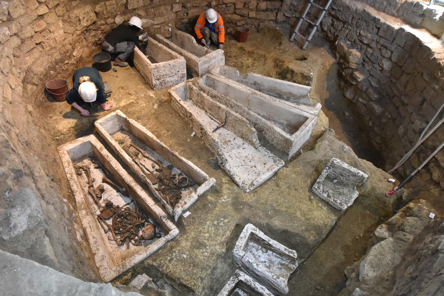 A la basilique de SaintDenis, de nouvelles sépultures font ressurgir