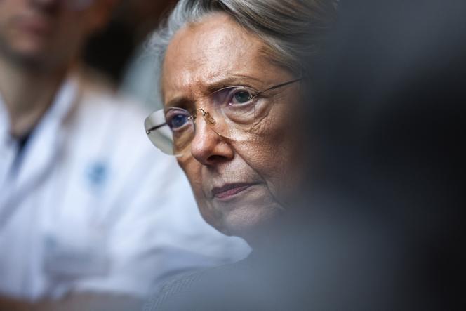 The Prime Minister, Elisabeth Borne, in Rodez, April 7, 2023.